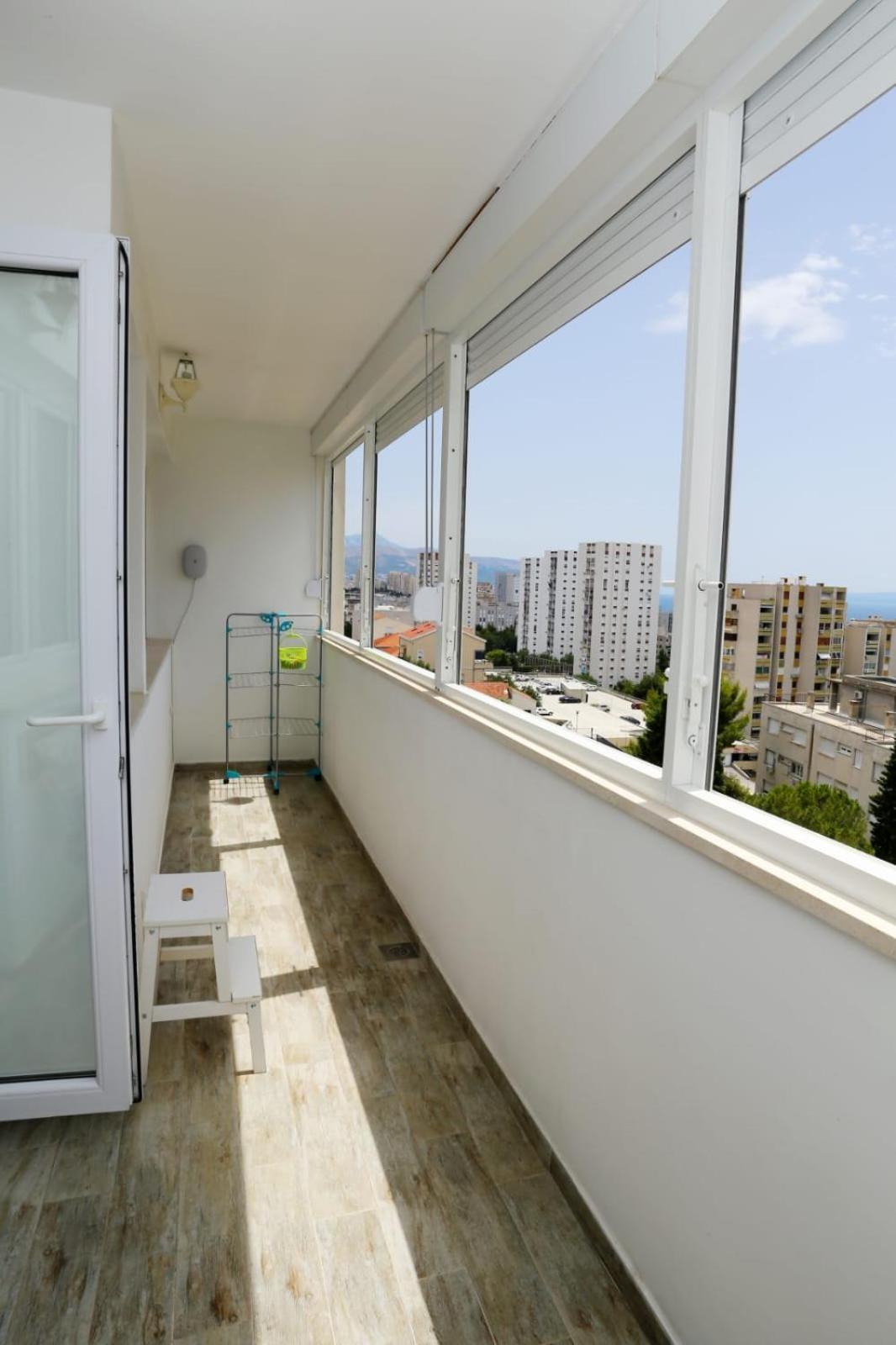 Renci With Sea View Apartment Split