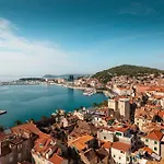 Apartment Renci With Sea View